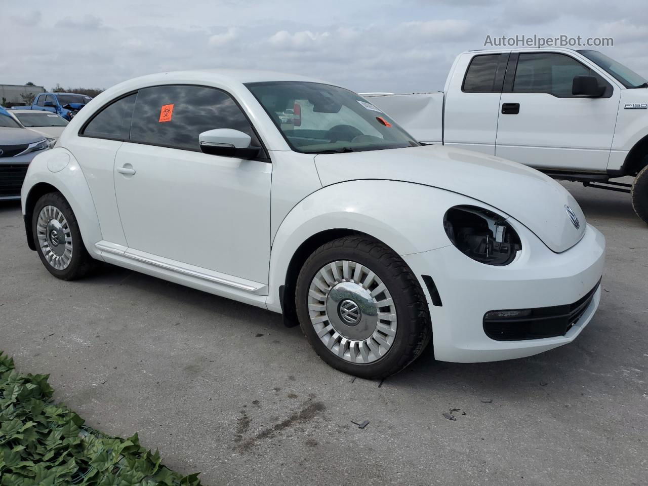 2014 Volkswagen Beetle  White vin: 3VWJ17AT5EM645862