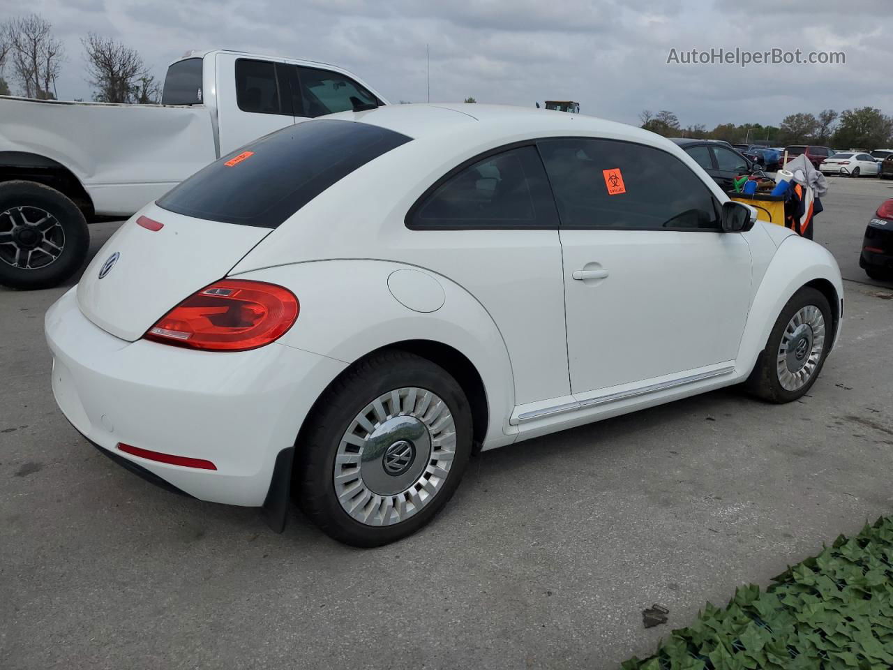 2014 Volkswagen Beetle  White vin: 3VWJ17AT5EM645862