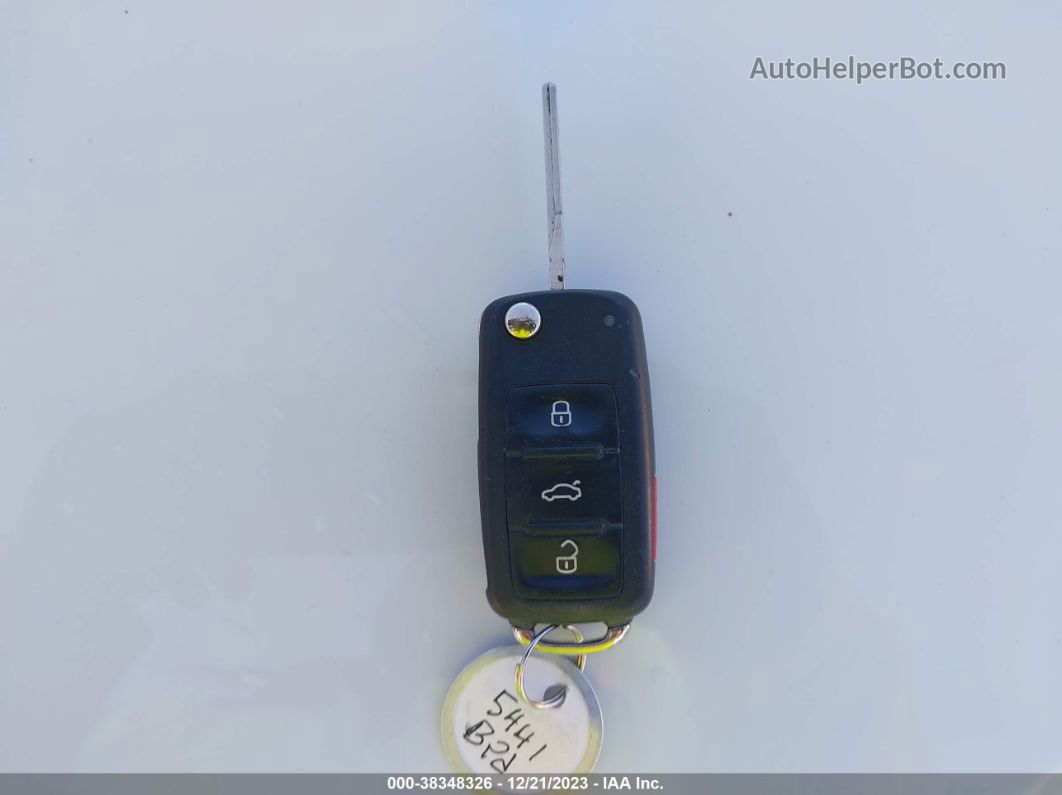 2014 Volkswagen Beetle 1.8t Белый vin: 3VWJ17AT9EM637568