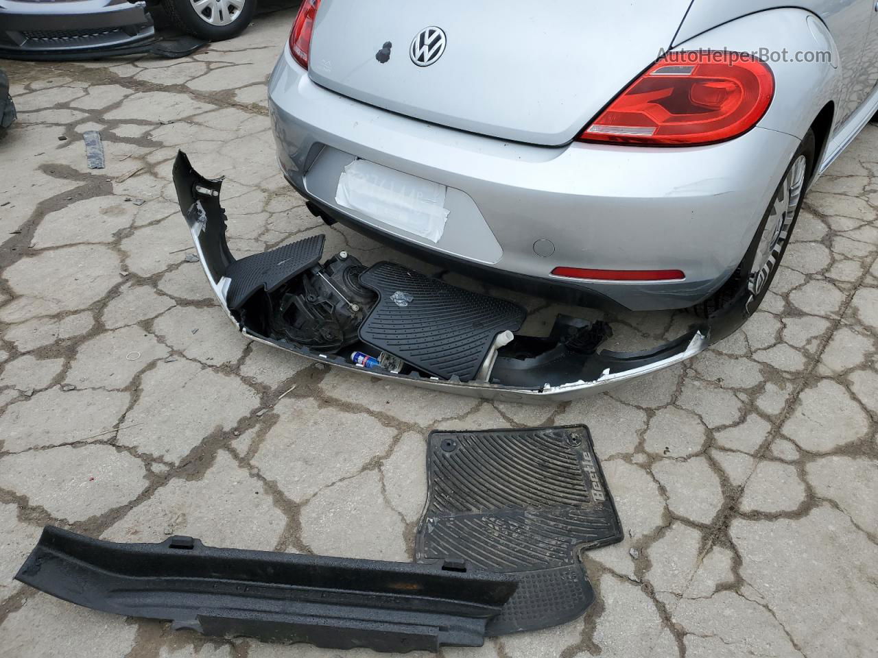 2014 Volkswagen Beetle  Серебряный vin: 3VWJ17AT9EM639241