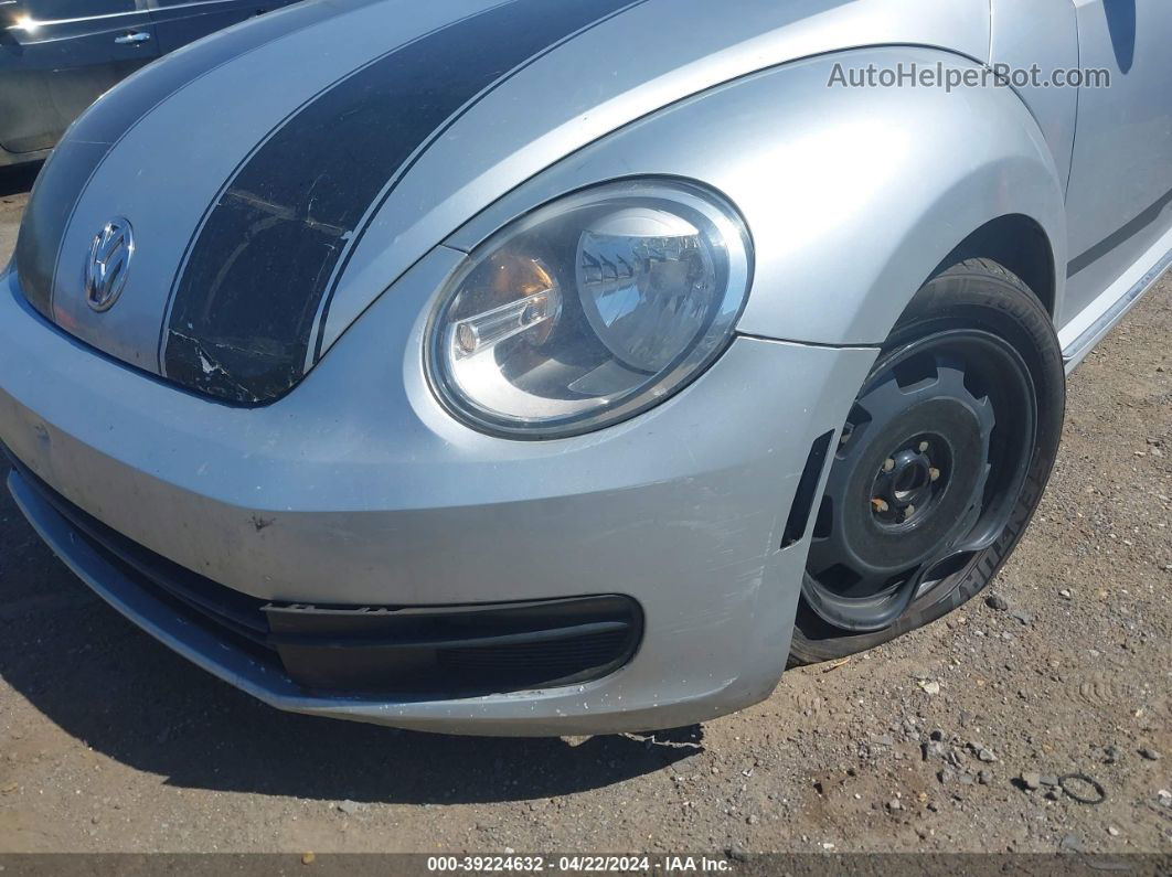 2014 Volkswagen Beetle 2.5l Серебряный vin: 3VWJX7AT0EM631348