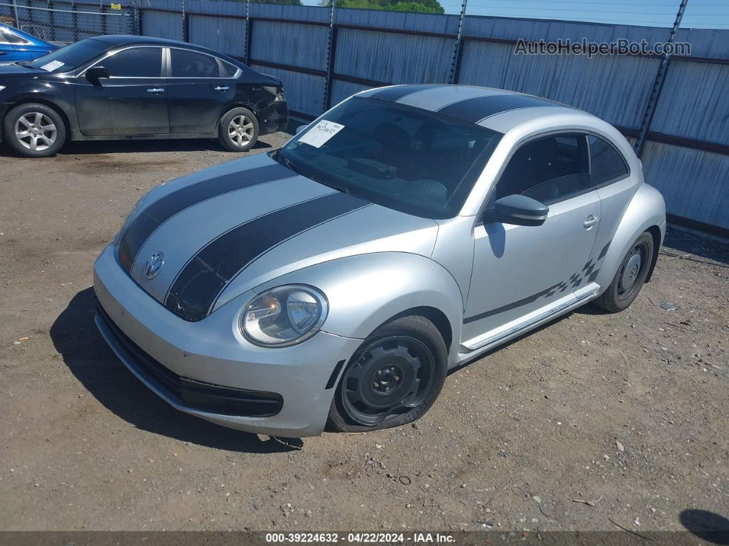 2014 Volkswagen Beetle 2.5l Серебряный vin: 3VWJX7AT0EM631348