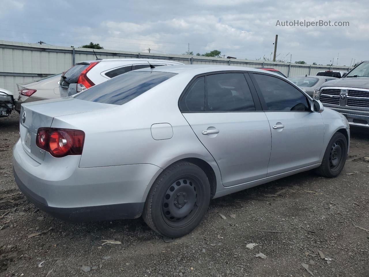 2009 Volkswagen Jetta S Silver vin: 3VWJZ71K49M029690