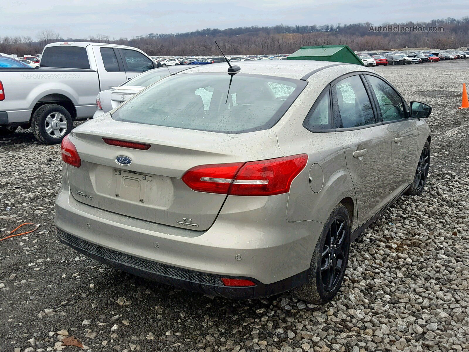 2016 Ford Focus Se Золотой vin: 1FADP3F25GL343618