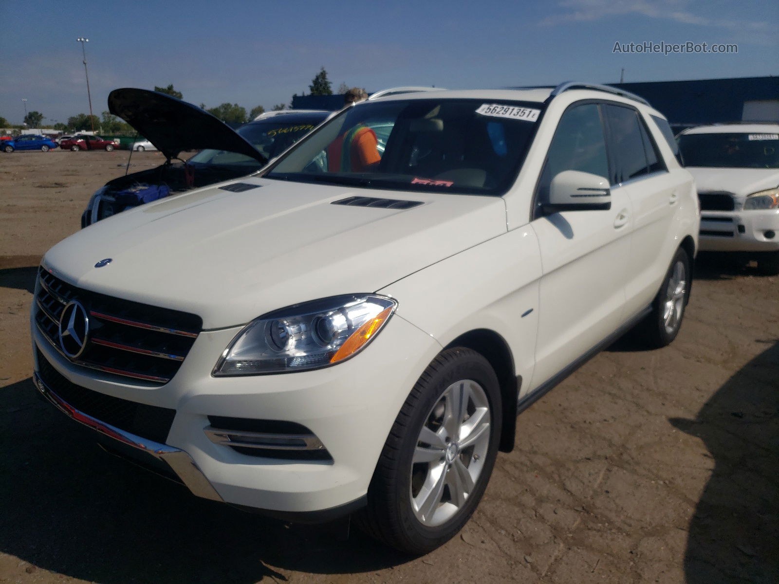 Mercedes-Benz ML 350 電動乗用車 ホワイト 電動乗用カー】メルセデスベンツ ML350 ホワイト/レッド QX7996A
