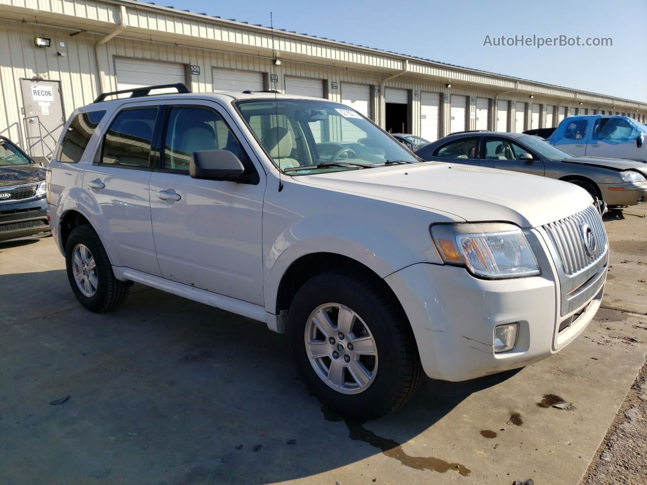 2010 Mercury Mariner  White vin: 4M2CN8B72AKJ17313