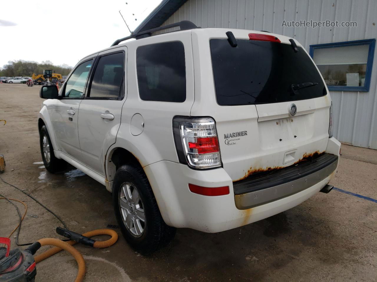 2010 Mercury Mariner  White vin: 4M2CN8B73AKJ25789