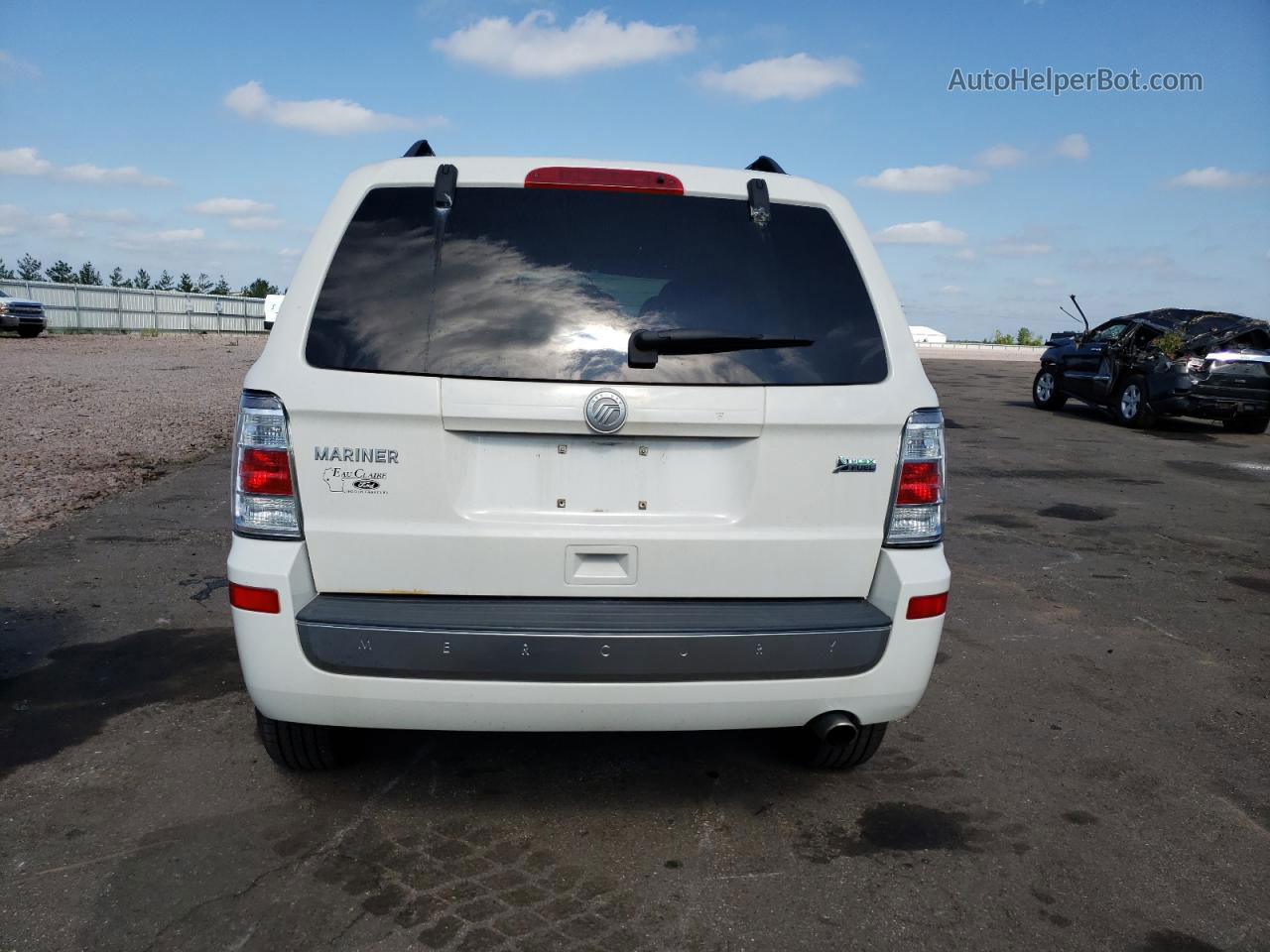 2010 Mercury Mariner  White vin: 4M2CN9BG9AKJ03642