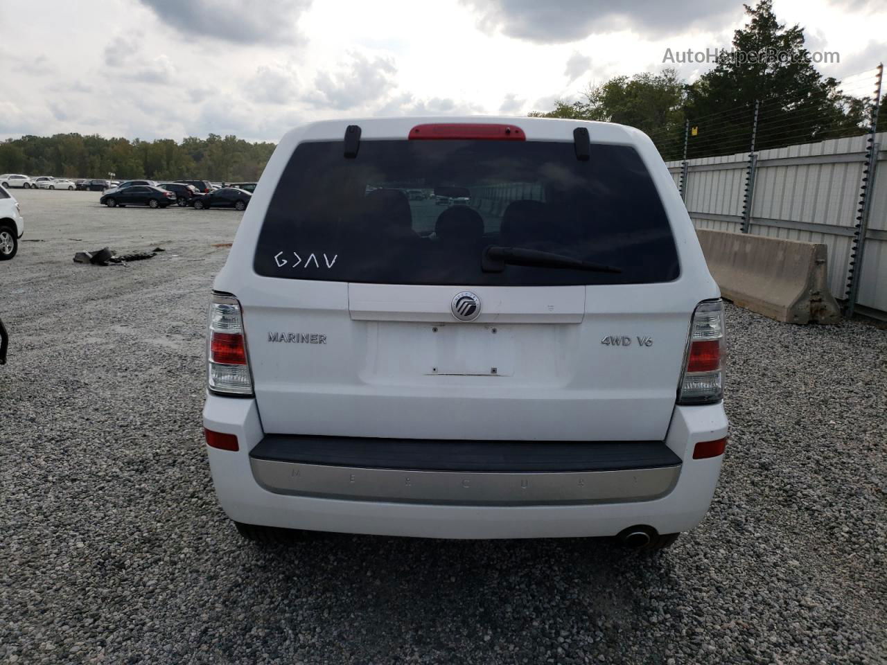 2008 Mercury Mariner  White vin: 4M2CU91148KJ16440