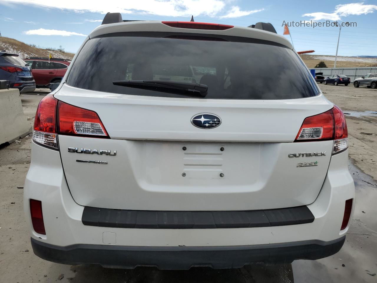 2014 Subaru Outback 2.5i Premium White vin: 4S4BRBCC9E3306924