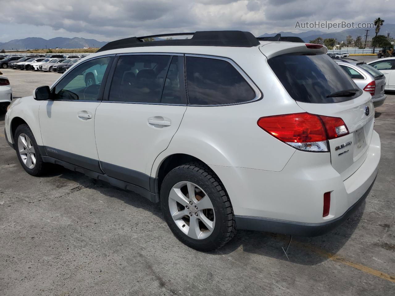 2014 Subaru Outback 2.5i Premium White vin: 4S4BRBDC2E3202645