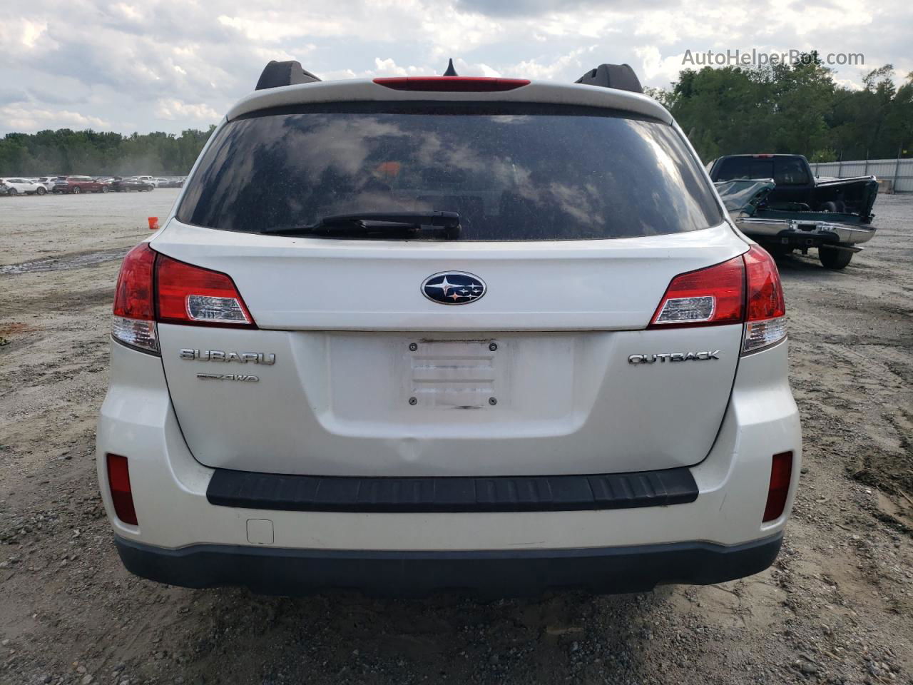 2014 Subaru Outback 2.5i Premium White vin: 4S4BRCCC9E3304144