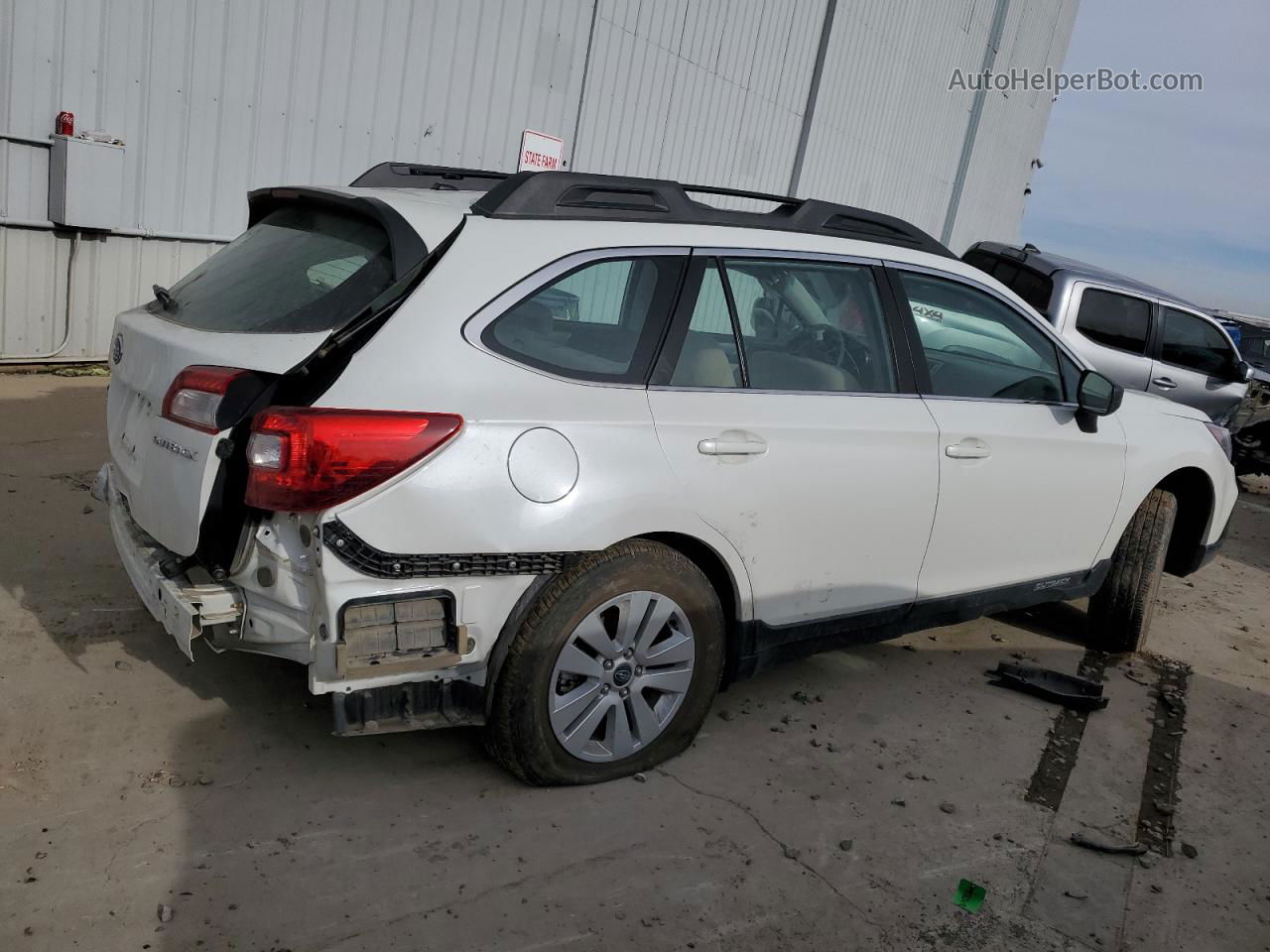 2019 Subaru Outback 2.5i White vin: 4S4BSABC7K3358452