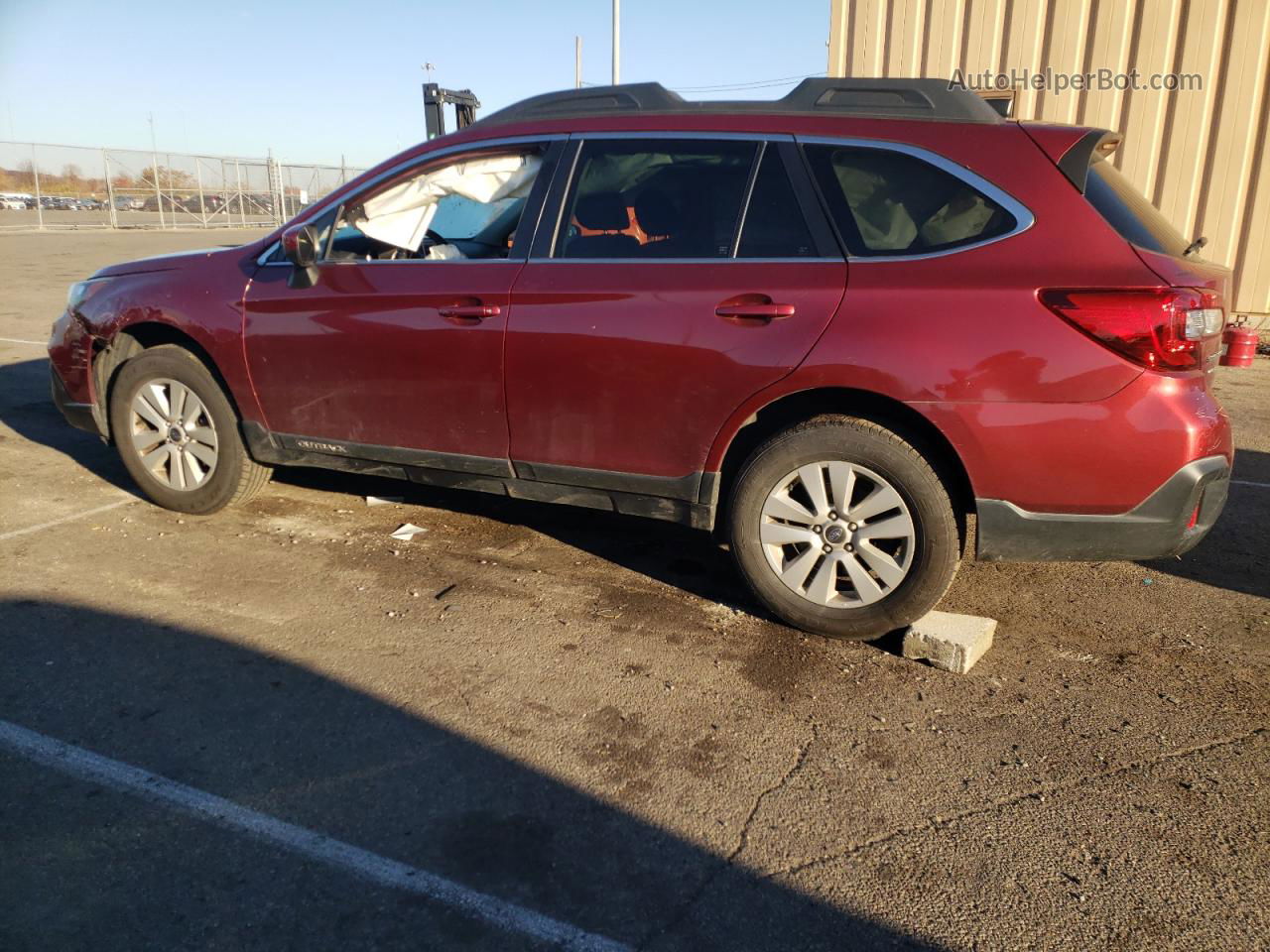 2019 Subaru Outback 2.5i Premium Red vin: 4S4BSAFC0K3220813