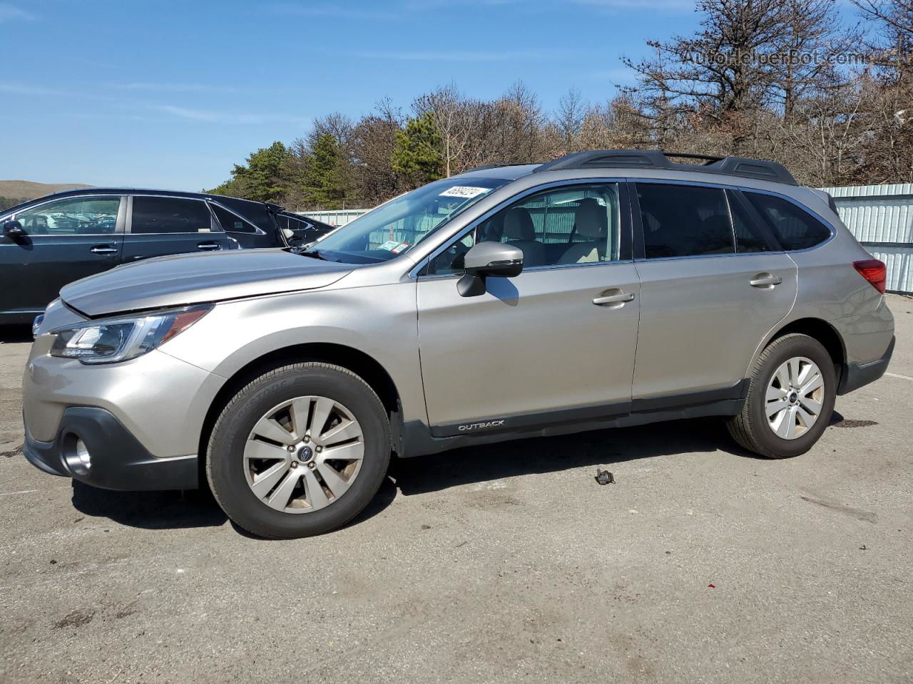 2019 Subaru Outback 2.5i Premium Silver vin: 4S4BSAFC1K3250855