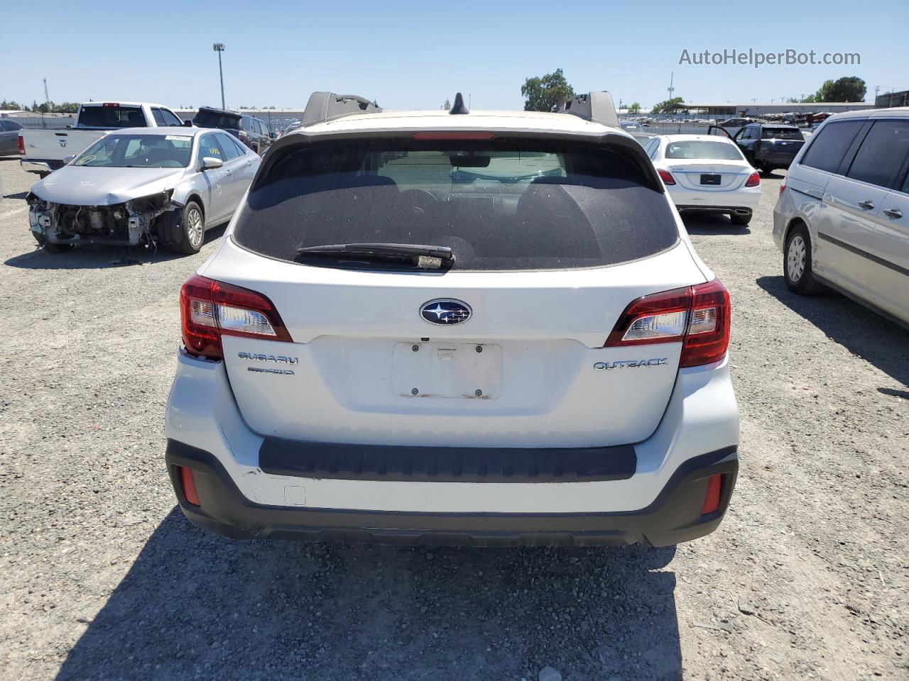 2019 Subaru Outback 2.5i Premium White vin: 4S4BSAFC1K3356383