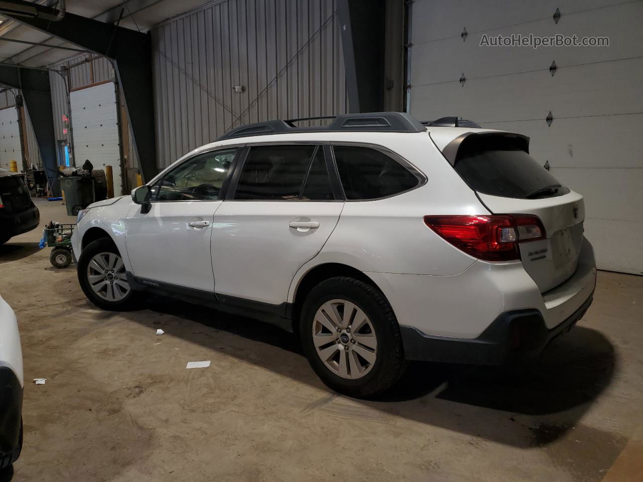 2019 Subaru Outback 2.5i Premium White vin: 4S4BSAFCXK3303651