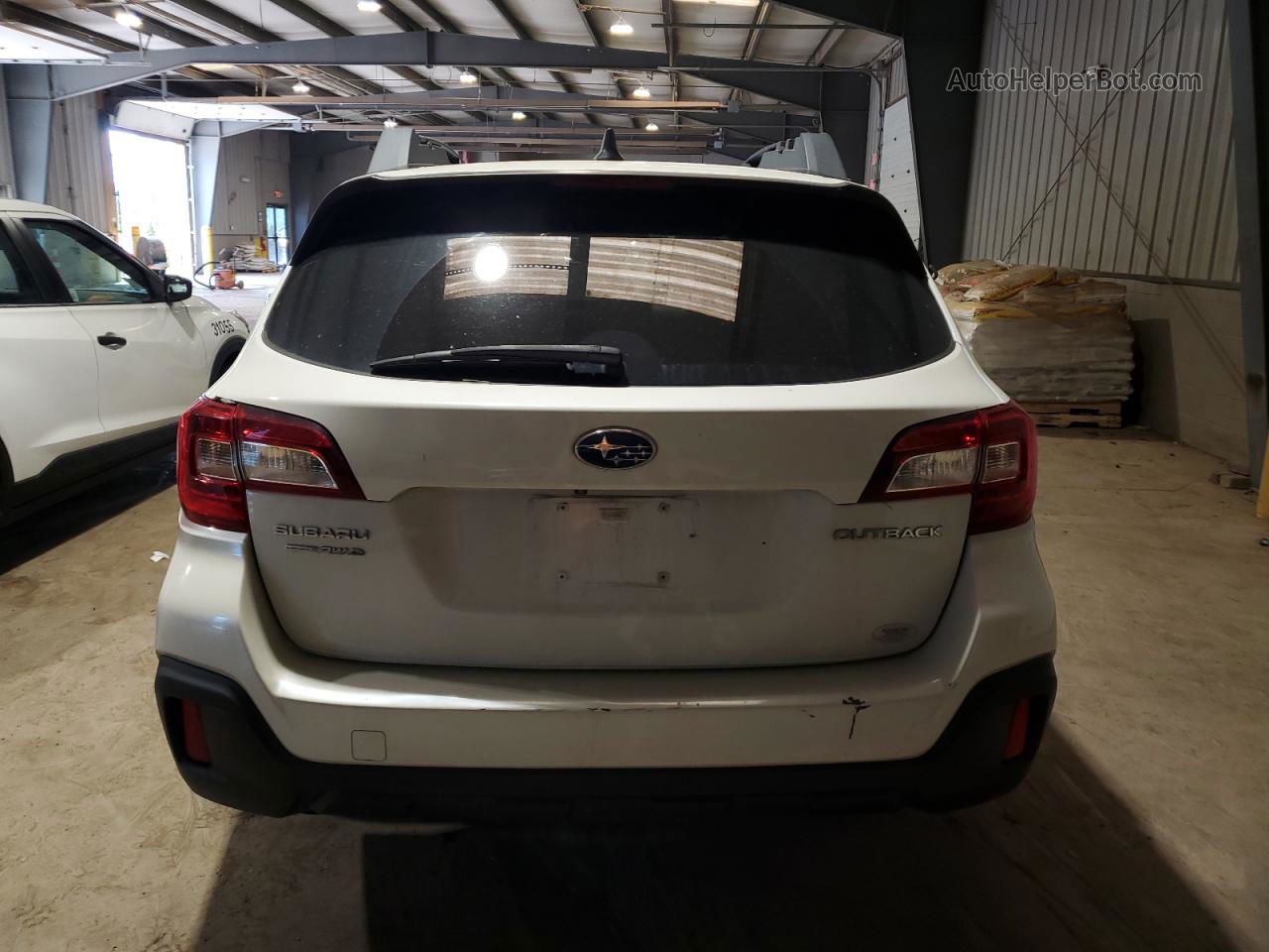 2019 Subaru Outback 2.5i Premium White vin: 4S4BSAFCXK3303651