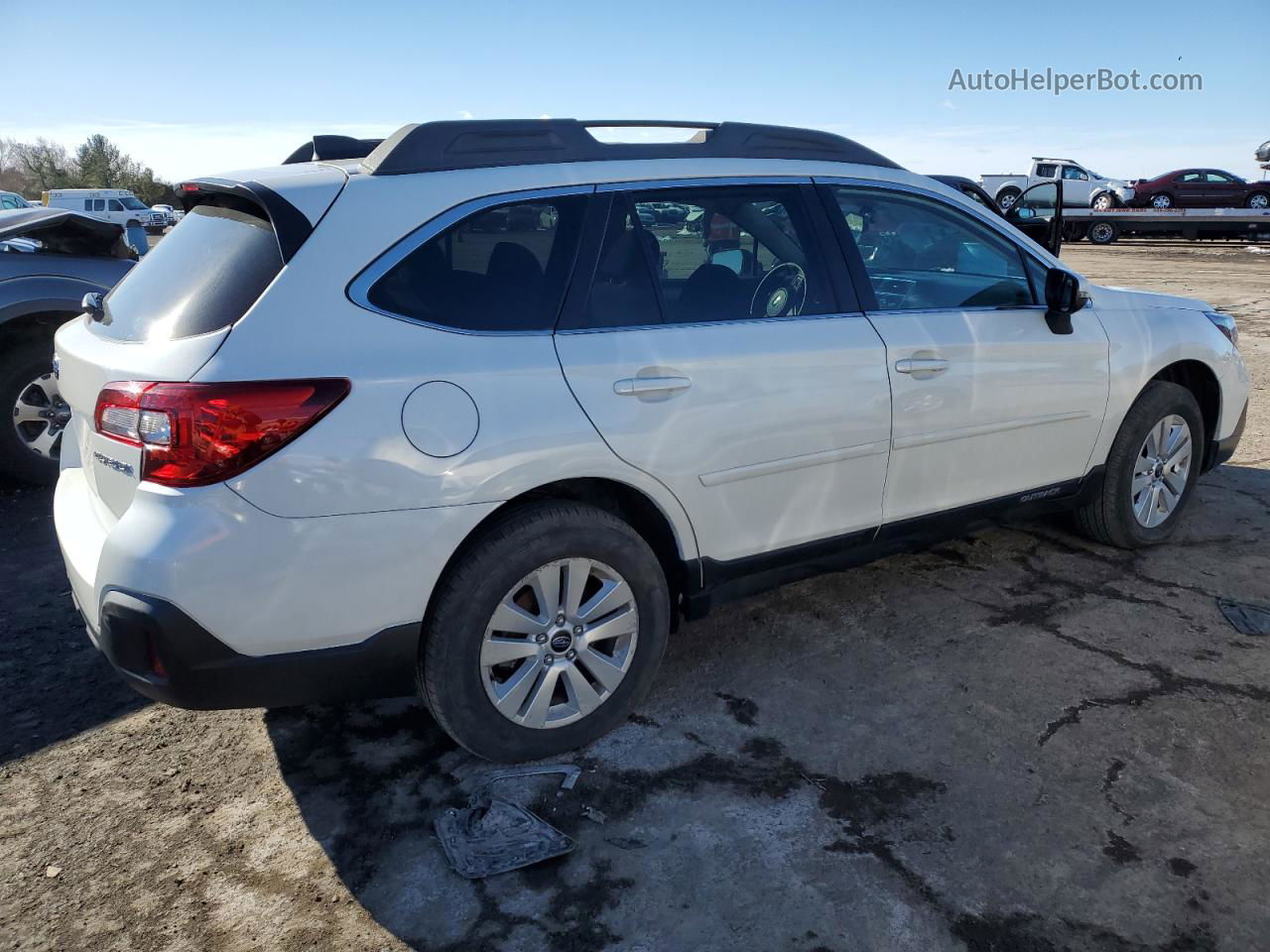 2019 Subaru Outback 2.5i Premium White vin: 4S4BSAHCXK3208004