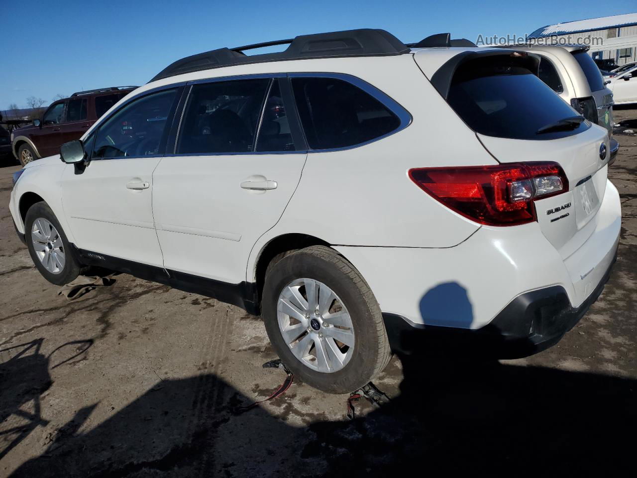 2019 Subaru Outback 2.5i Premium White vin: 4S4BSAHCXK3208004