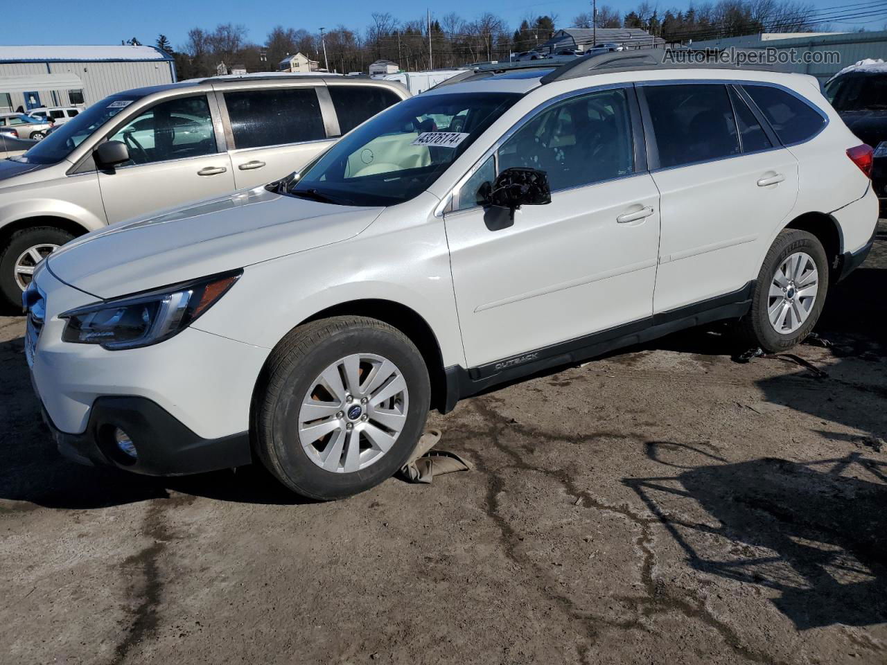 2019 Subaru Outback 2.5i Premium White vin: 4S4BSAHCXK3208004