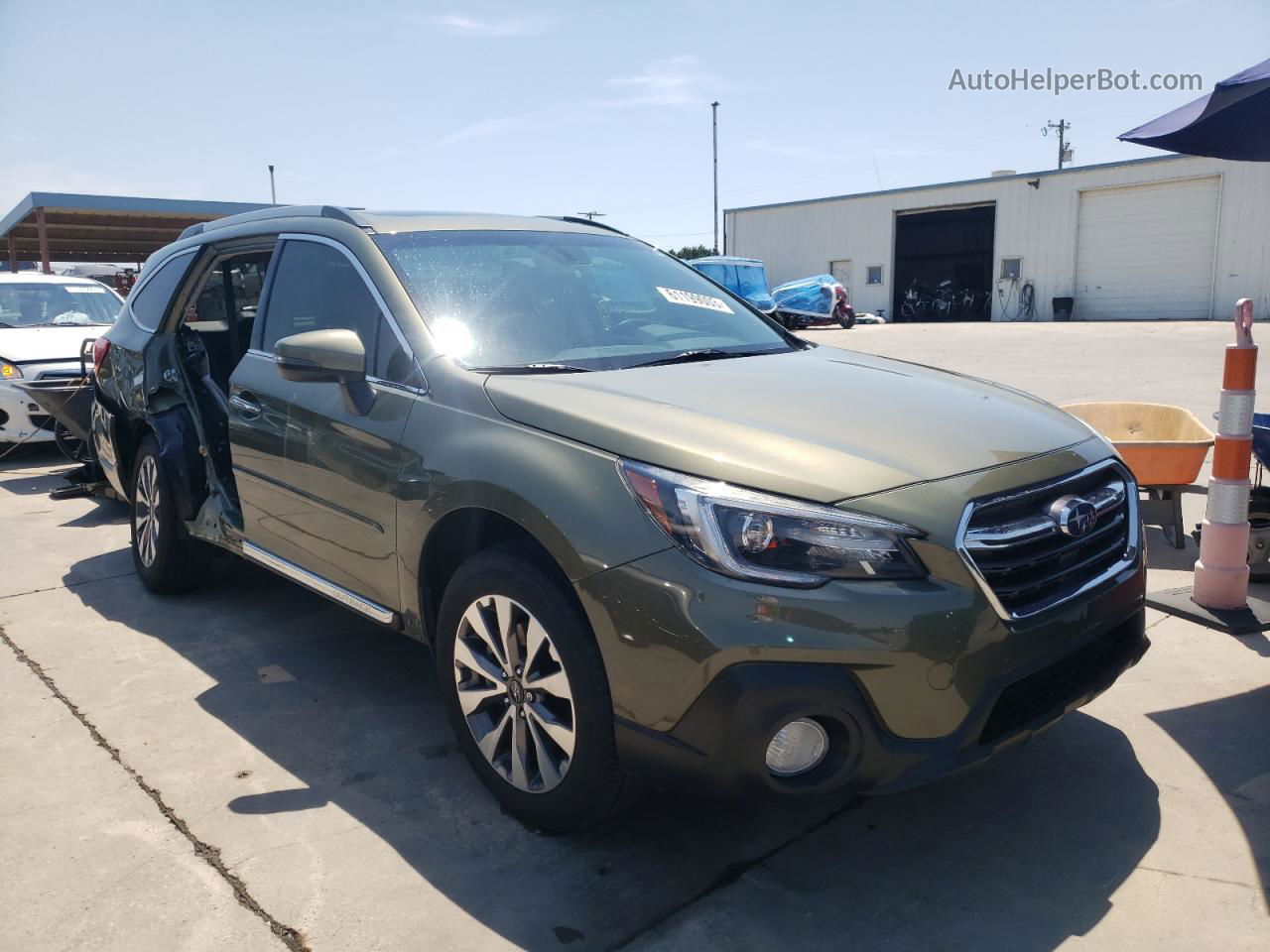 2019 Subaru Outback Touring Green vin: 4S4BSATC3K3324877