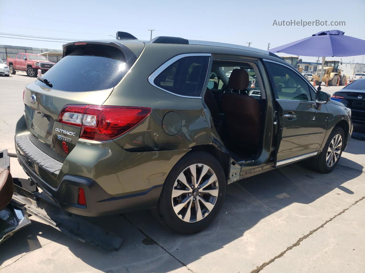 2019 Subaru Outback Touring Green vin: 4S4BSATC3K3324877