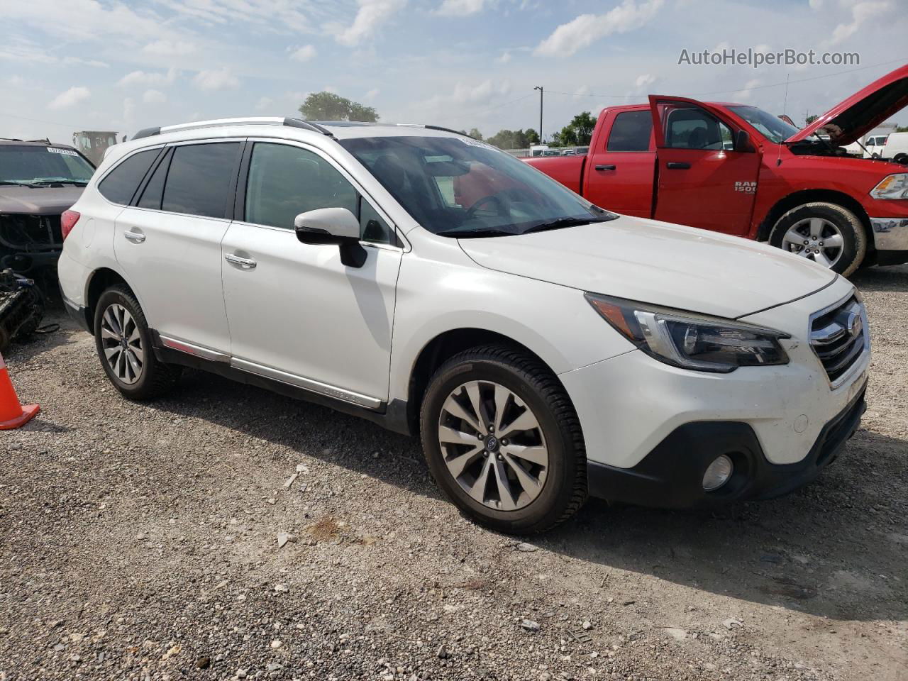 2019 Subaru Outback Touring White vin: 4S4BSETC5K3294675