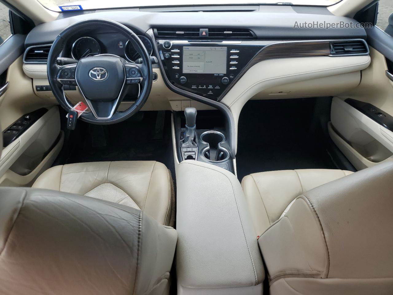 2019 Toyota Camry L Белый vin: 4T1B11HK0KU209778