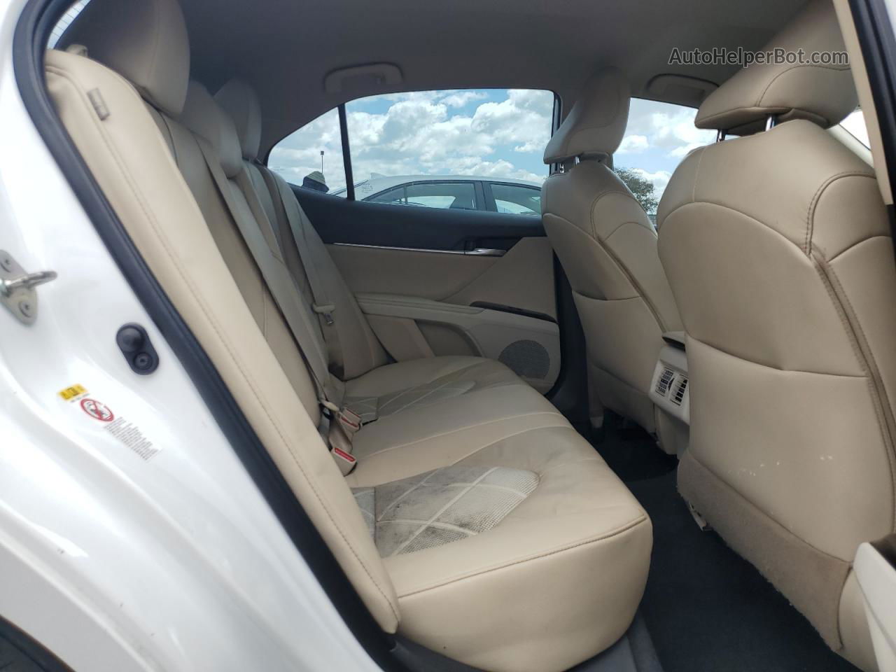 2019 Toyota Camry L Белый vin: 4T1B11HK0KU209778