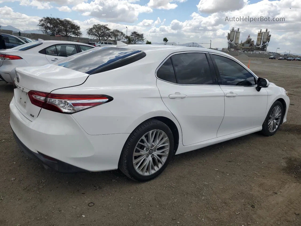 2019 Toyota Camry L Белый vin: 4T1B11HK0KU209778