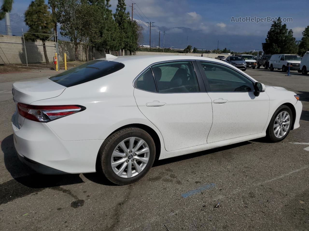 2019 Toyota Camry L White vin: 4T1B11HK0KU695931