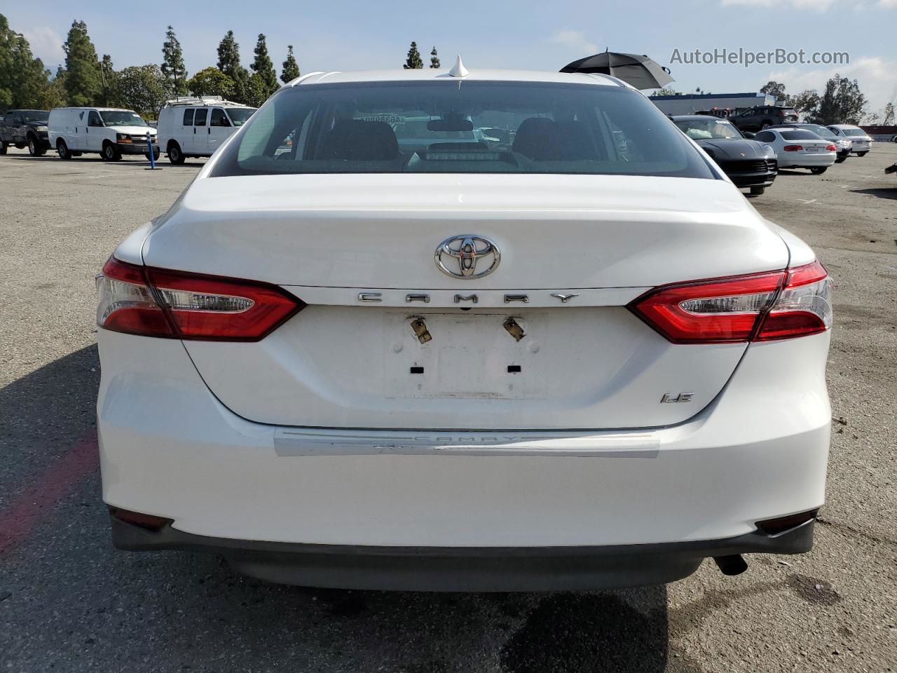 2019 Toyota Camry L White vin: 4T1B11HK0KU695931