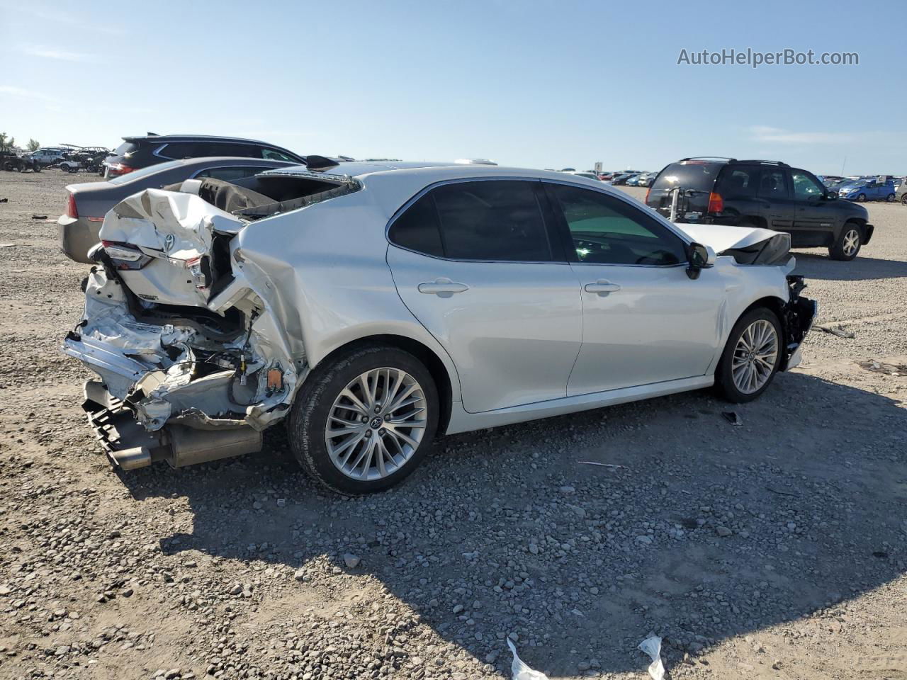 2019 Toyota Camry L White vin: 4T1B11HK0KU848551