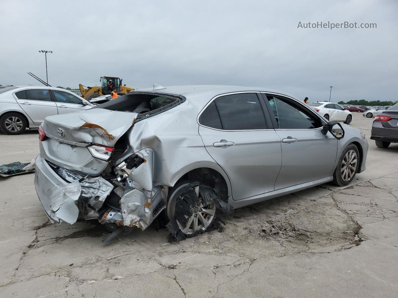 2019 Toyota Camry L Silver vin: 4T1B11HK1KU183921