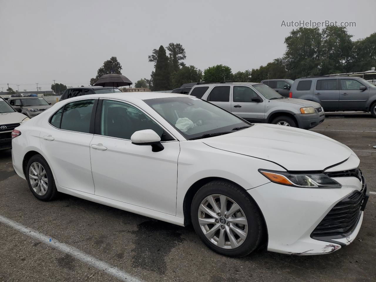 2019 Toyota Camry L White vin: 4T1B11HK1KU726846