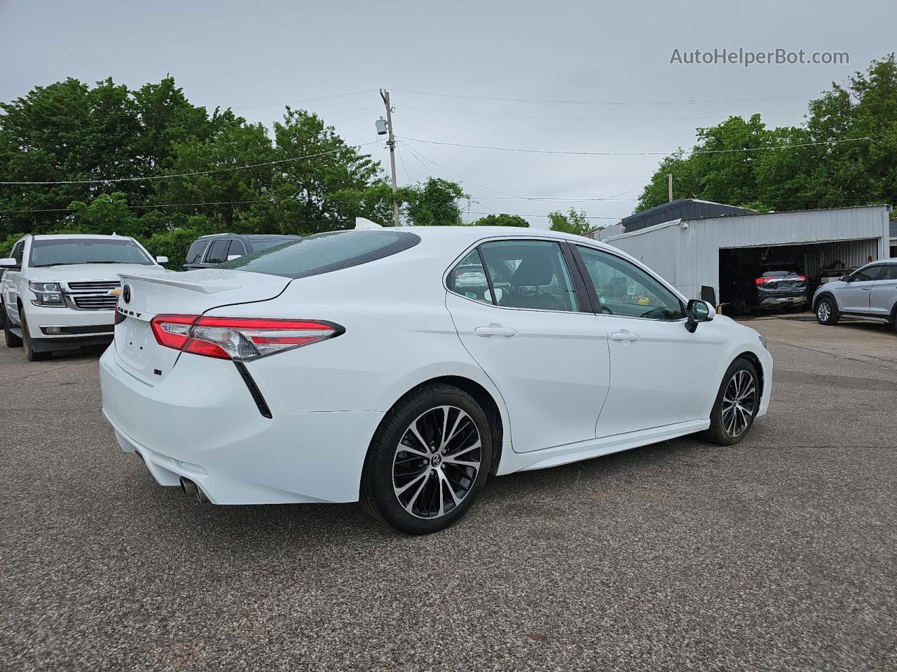 2019 Toyota Camry L White vin: 4T1B11HK1KU743873