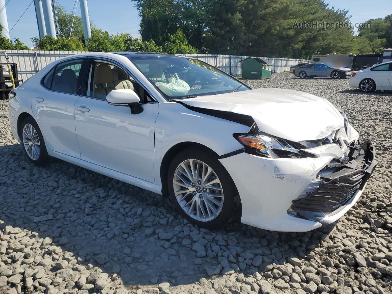 2019 Toyota Camry L White vin: 4T1B11HK1KU755795