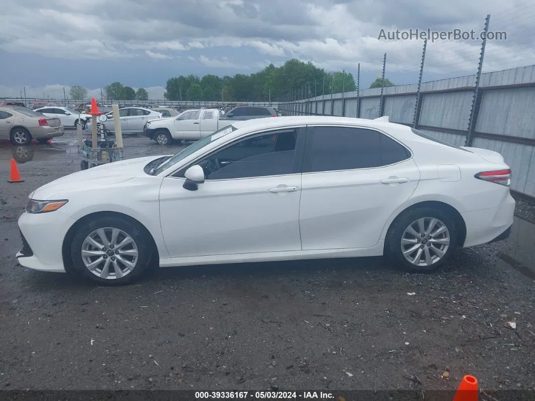 2019 Toyota Camry Le White vin: 4T1B11HK2KU241051