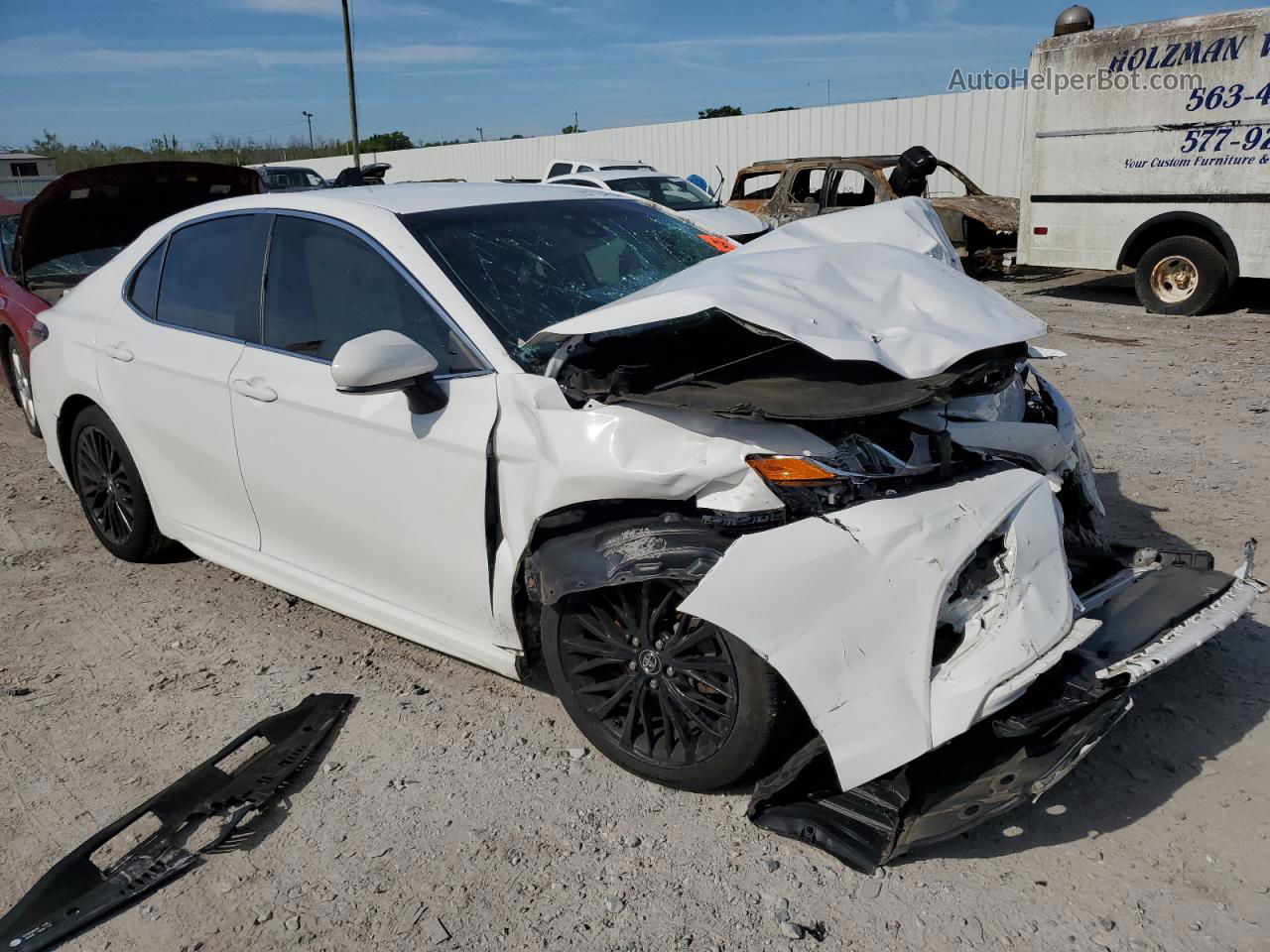 2019 Toyota Camry L White vin: 4T1B11HK3KU693493