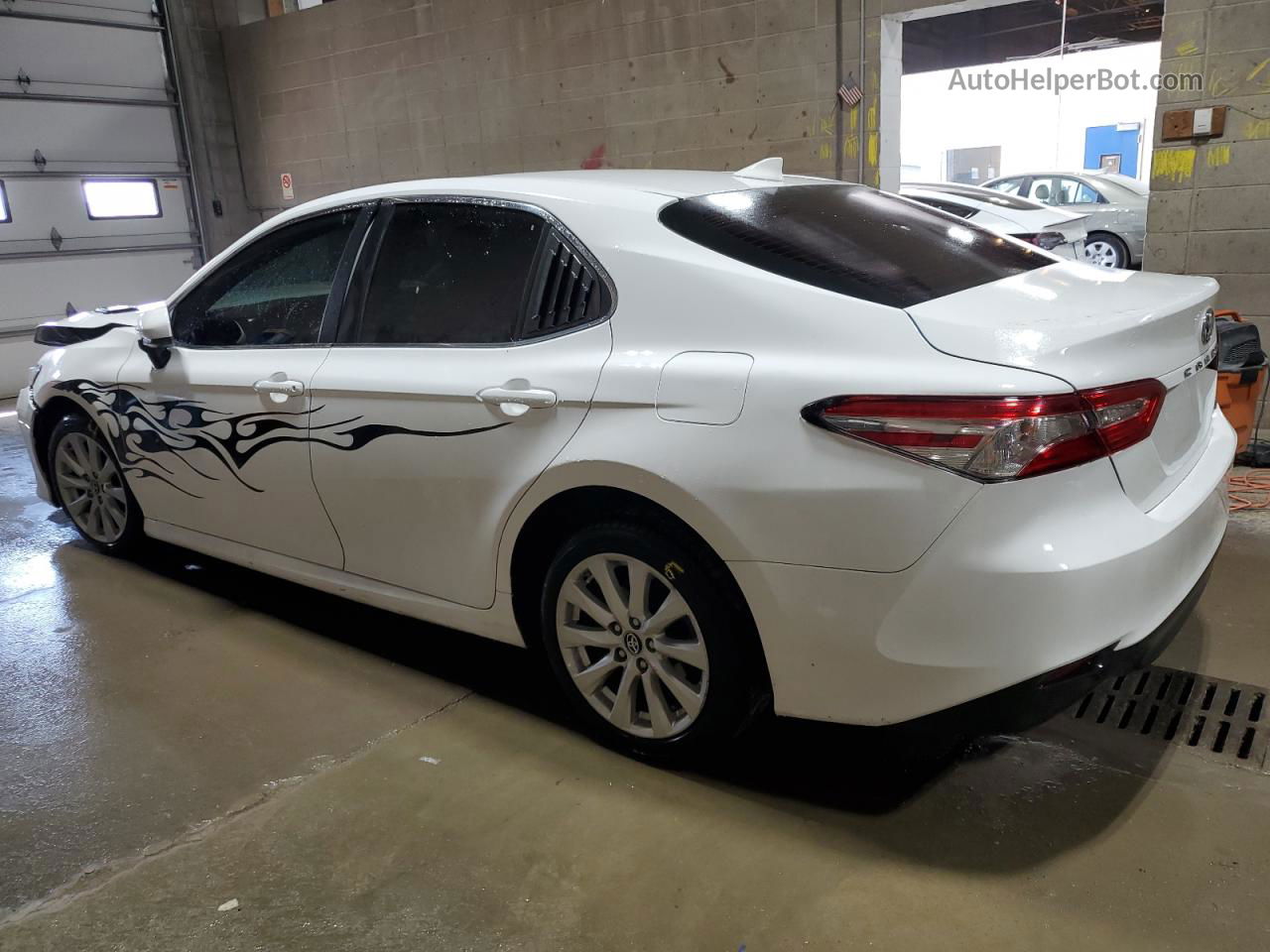 2019 Toyota Camry L White vin: 4T1B11HK4KU217978