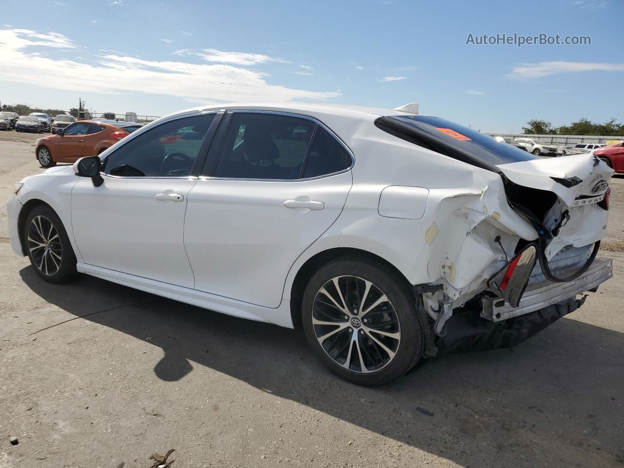 2019 Toyota Camry L White vin: 4T1B11HK5KU734657