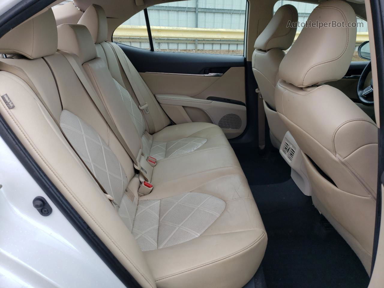 2019 Toyota Camry L White vin: 4T1B11HK5KU827680