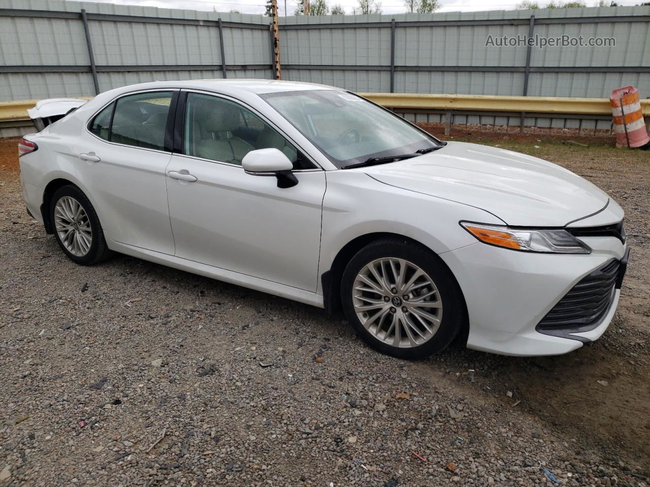 2019 Toyota Camry L Белый vin: 4T1B11HK5KU827680