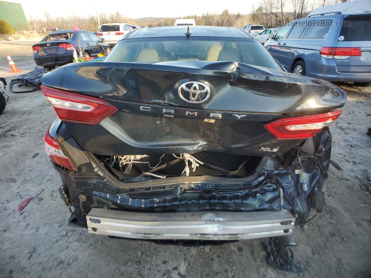 2019 Toyota Camry L Green vin: 4T1B11HK6KU733985