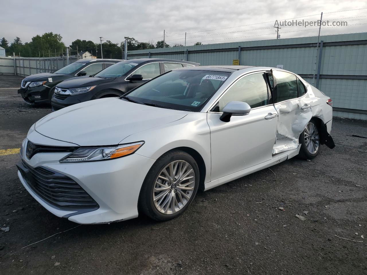 2019 Toyota Camry L White vin: 4T1B11HK7KU825767