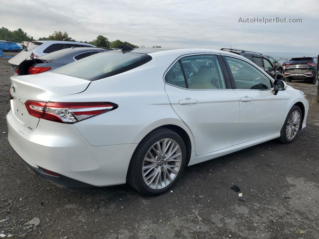 2019 Toyota Camry L White vin: 4T1B11HK7KU825767