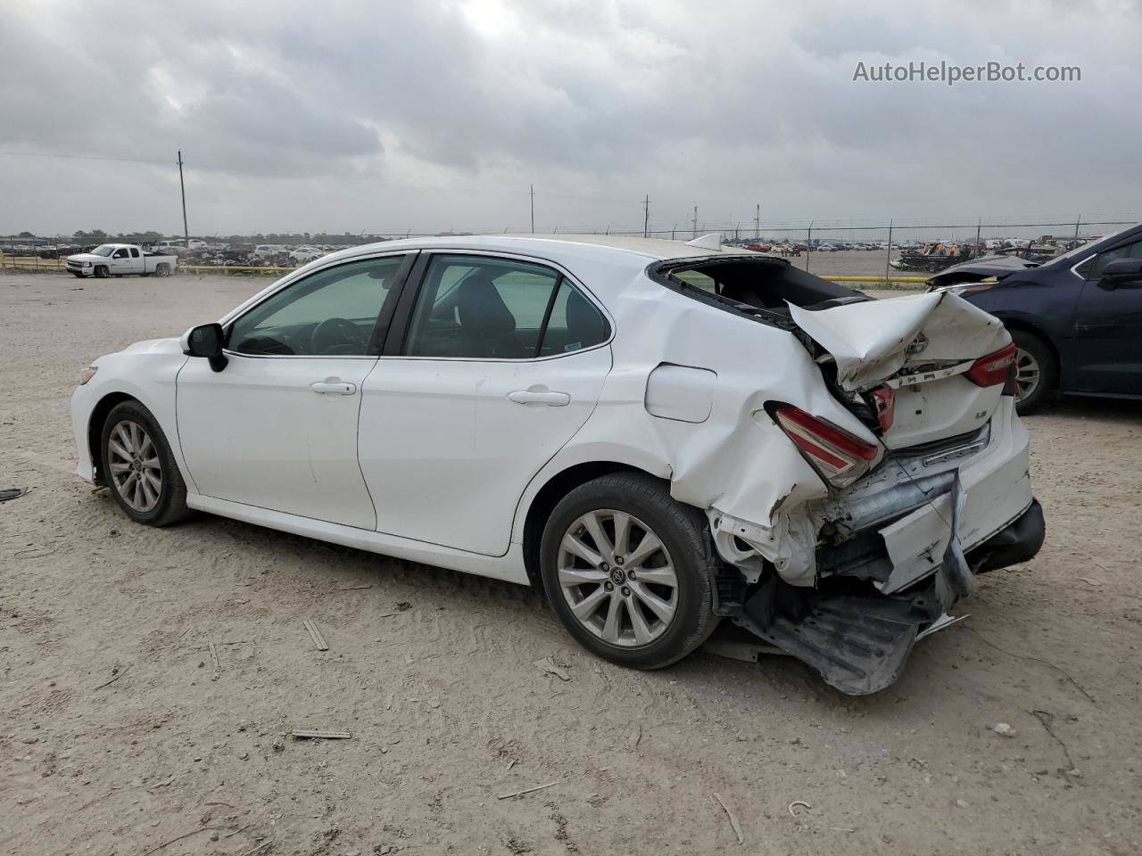 2019 Toyota Camry L White vin: 4T1B11HK8KU743868