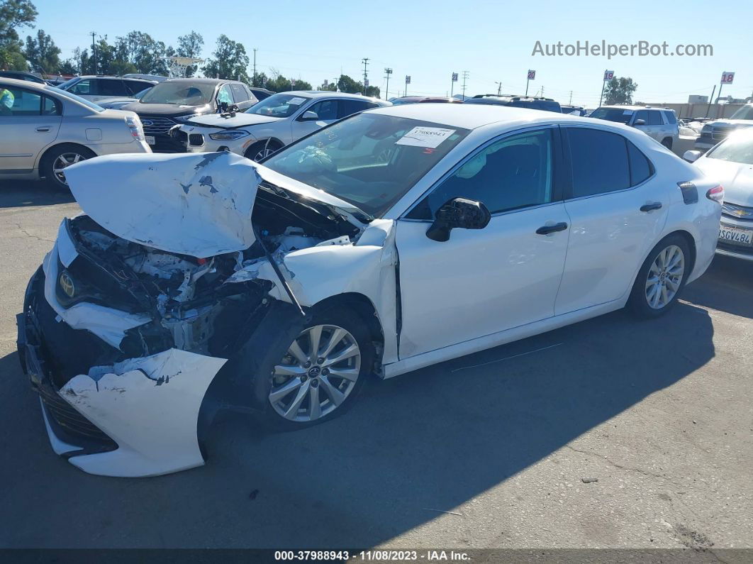 2019 Toyota Camry Le White vin: 4T1B11HK8KU772092