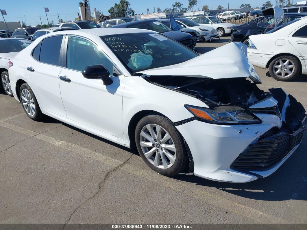 2019 Toyota Camry Le White vin: 4T1B11HK8KU772092